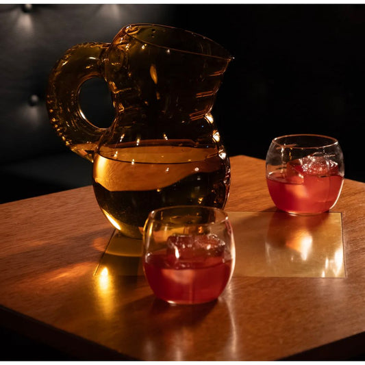 Pichet Emily Amber Glass Home Studyo - pichet design ambré en verre - Boutique Ømm