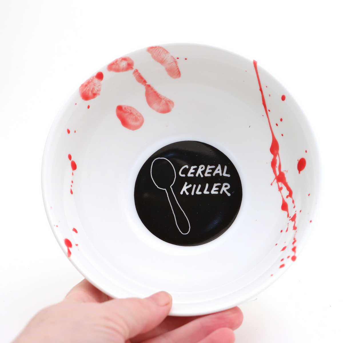 Bol Cereal Killer Lenny Mud en argile grès blanc avec éclaboussures rouges et inscription noire
