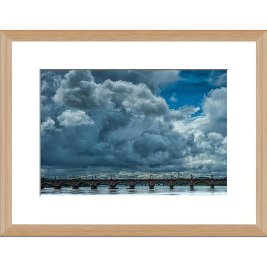 Tirage d'art "Skyfall" – 20x30 cm – Cadre Nielsen bois 30x40 cm - Boutique Ømm