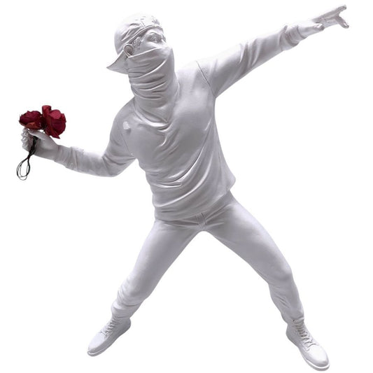 Figurine décorative Lanceur de Fleurs en résine blanche avec fleurs rouges pour intérieur contemporain